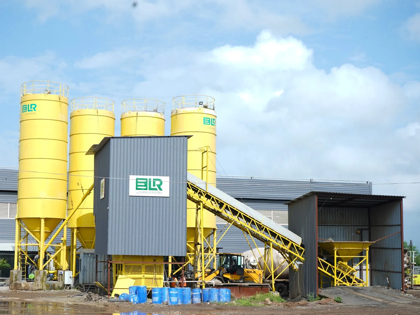 Cement silos, the mixer tower and the covered conveyor from the aggregate batcher: every ingredient is weighed here before mixing