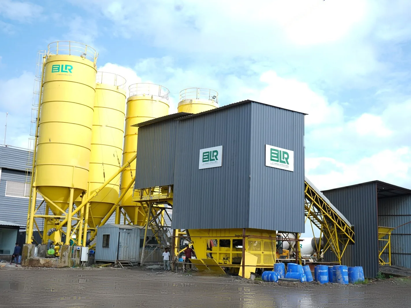 The ELR RMC plant at Gaulane, Nashik: four cement silos, the Stetter mixer tower with the ELR boards and the admixture store
