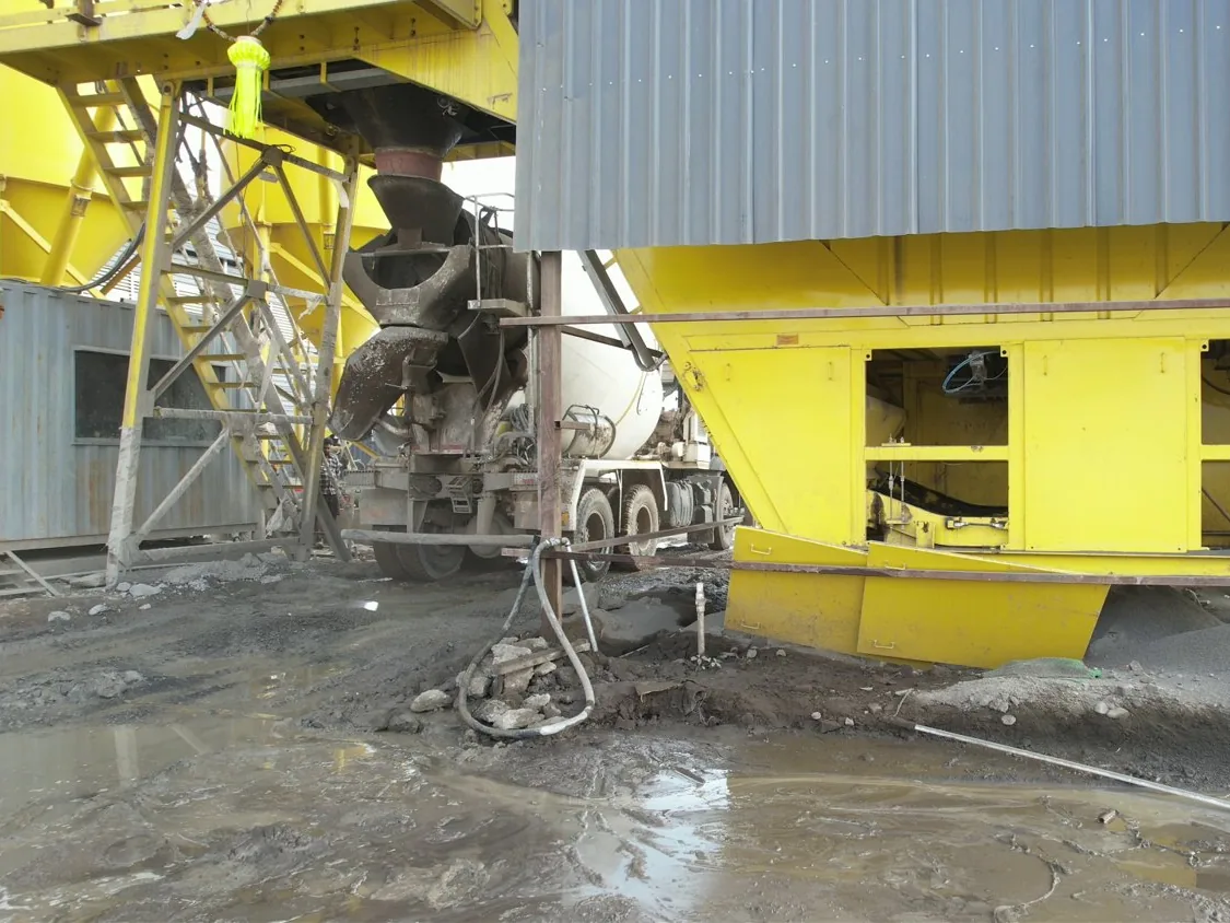 The Stetter twin-shaft mixer housing discharging into a transit mixer